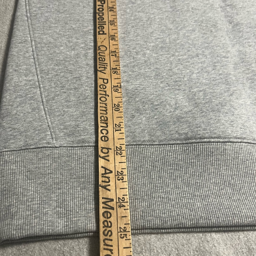 Everlane The Re track Oversized Crew Sweatshirt in Heather grey. - Picture 7 of 10